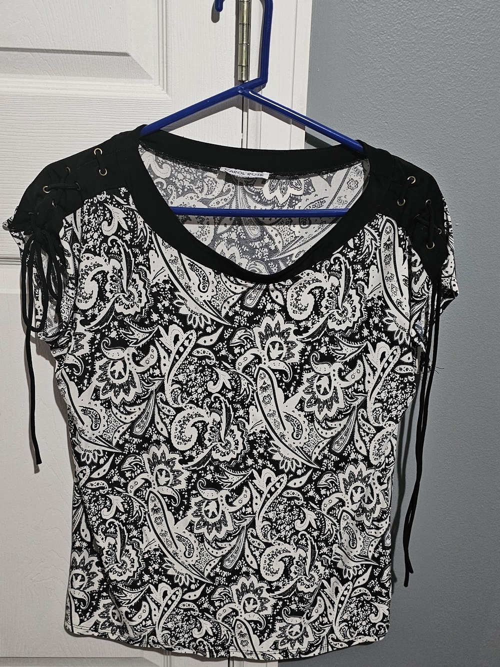 Carol Rose Black & White Paisley Lace-Up Shoulder Short Sleeve Tee
